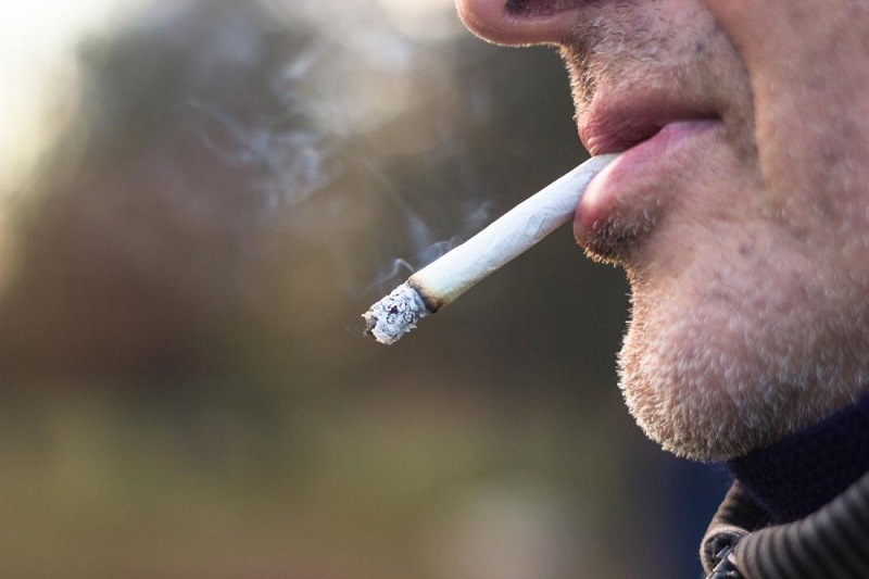 Hút thuốc lá nhiều không chỉ ảnh hưởng đến sức khỏe mà còn khiến tinh trùng bị yếu​